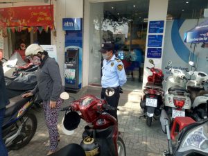 bảo vệ trông xe