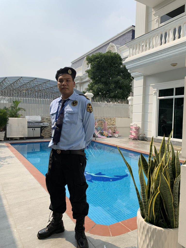 Dịch vụ bảo vệ 24/7 tại biệt thự đem lại sự an toàn tuyệt đối cho gia chủ 