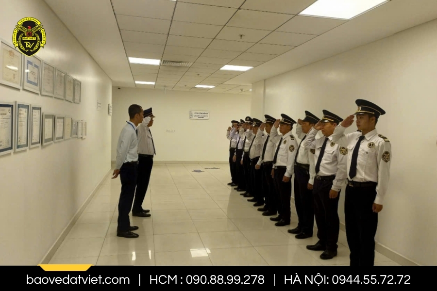 Đội ngũ bảo vệ được tuyển chọn kỹ lưỡng và đào tạo nghiệp vụ chuyên sâu